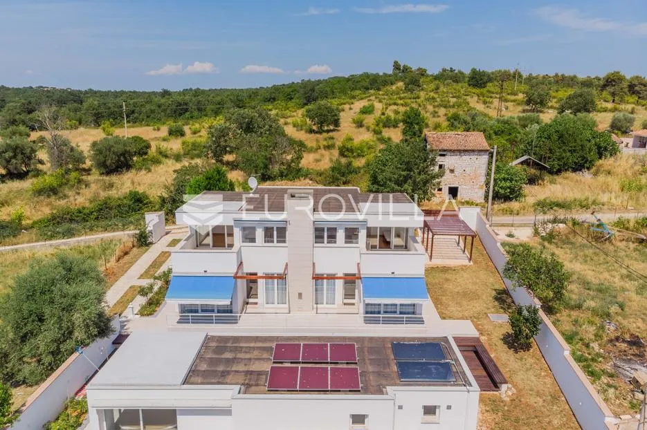 istra, poreč, unikatna dizajnerska vila s dodatnim apartmanom, wellnessom i grijanim bazenom - slika 3