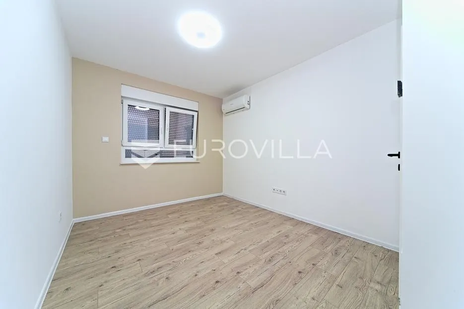 osijek, donji grad, prodaje se četverosoban stan površine 120 m² - slika 16