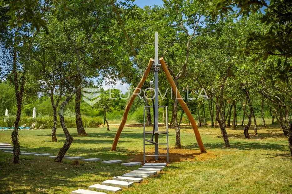 istra, labin, vrhunska moderna villa "e", grijani bazen 48 m², 2642 m² uređene okućnice - slika 20