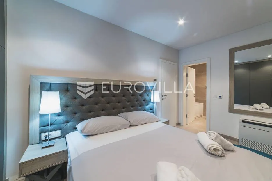 trogir, luksuzna vila s bazenom, nkp 368 m2 - slika 58