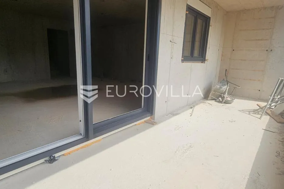 trogir, seget donji stan 66,7 m² na 3. katu s pogledom na more, te garaža i lift - slika 2