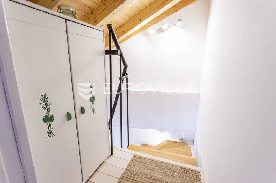 hvar, vrbanj, renovirana kamena kuća - slika 13