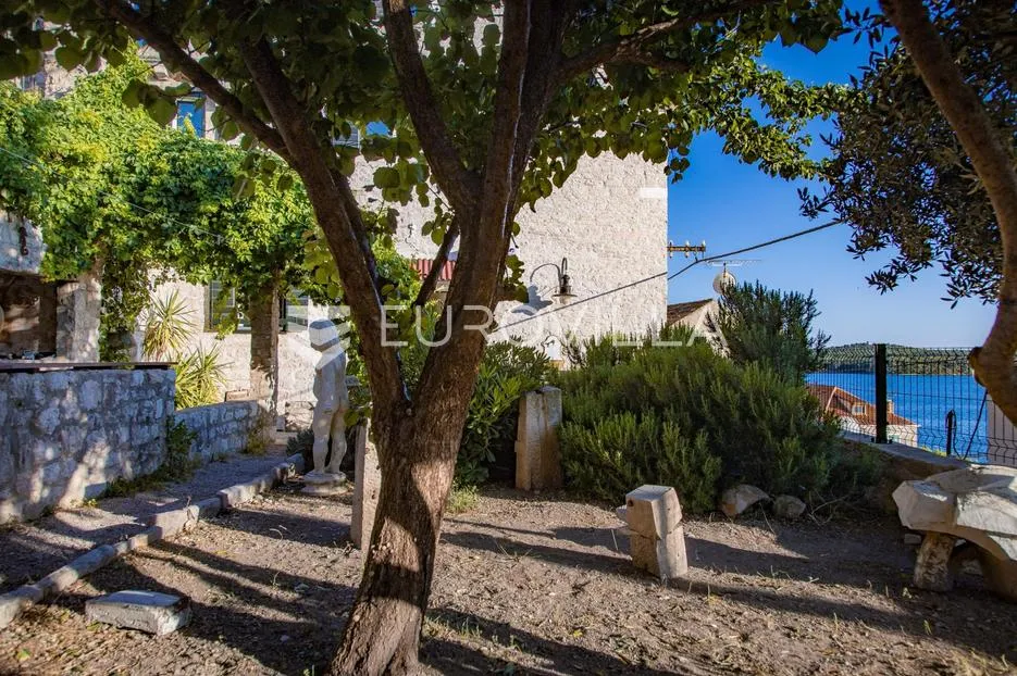 šibenik, stara gradska jezgra, povijesna palača iz 12. stoljeća - slika 29
