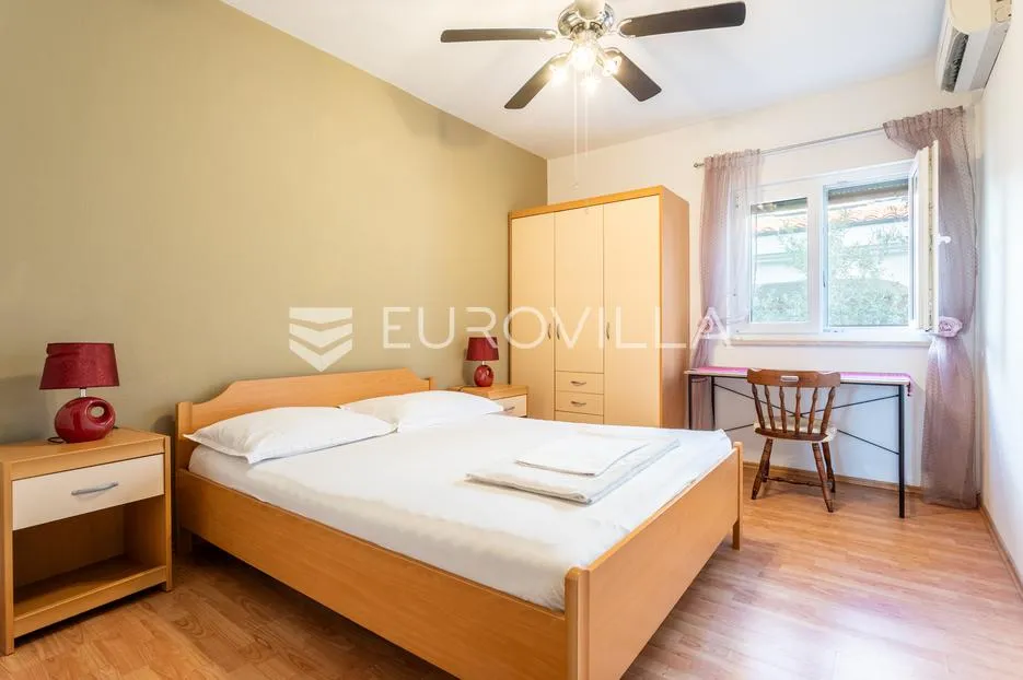 kaštel stari, komforan dvosoban stan u prvom redu do mora - slika 7