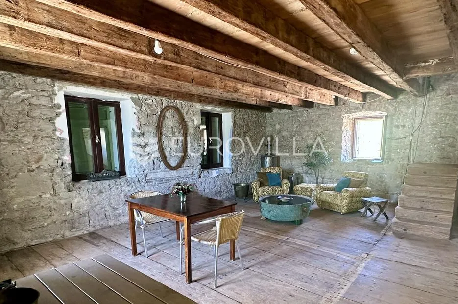 prvić luka, djelomično renovirana kamena kuća, prvi red do mora, 298 m² - slika 38