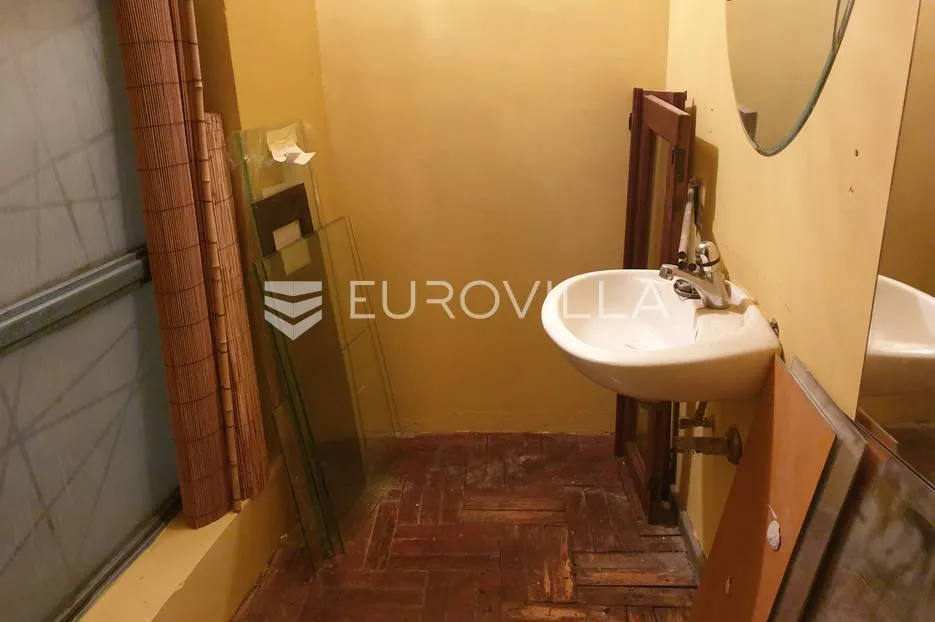 strogi centar, ulični poslovni prostor 27 m2 - slika 4
