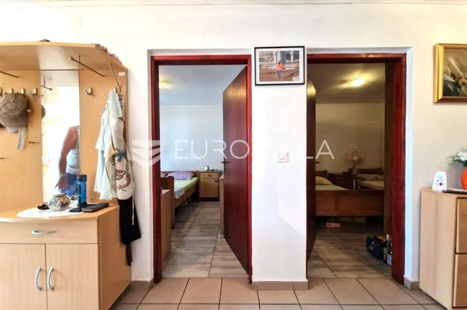 vir, nekretnina na izvrsnoj lokaciji, 40 m od mora, s dva odvojena apartmana - slika 45