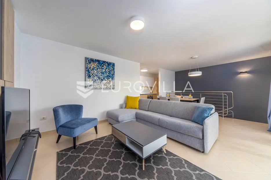 istra, umag, penthouse opremljen apartman,terasa, pogled na more d30 - slika 5