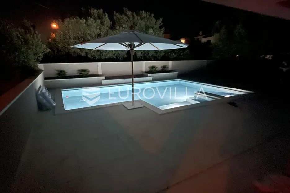 zadar, diklo: luksuzna vila prvi red do mora s bazenom i maslinikom - slika 59