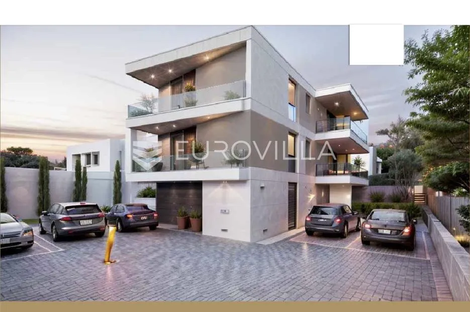 Medulin, moderan trosoban stan neto korisne površine od 81 m², S1 s vrtom, na atraktivnoj lokaciji
