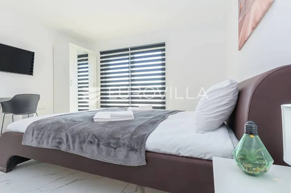 istra, juršići - prekrasna i moderna kuća 243 m2, bazen 40 m2, jacuzzi - slika 41