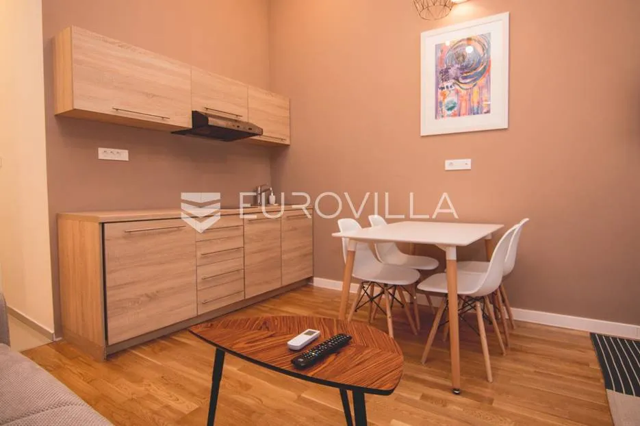 centar stan 205m2 podijeljen na 5 apartmana i sobu - slika 26