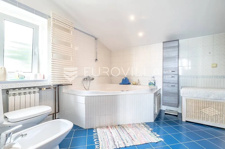 zagreb, gračani, prekrasan četverosoban dvoetažni stan,nkp 207,80 m2 - slika 11