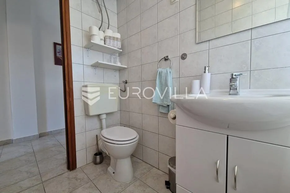 vir, 100m od mora, kuća s 4 apartmana i pogledom na more - slika 54