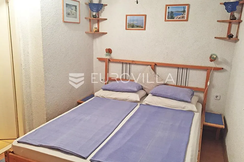 hvar, kuća na tri etaže s dodatnim građevinskim zemljištem - slika 6