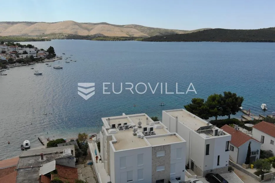 žaborić, prekrasan trosoban stan na samoj plaži, 121,99 m² - slika 39