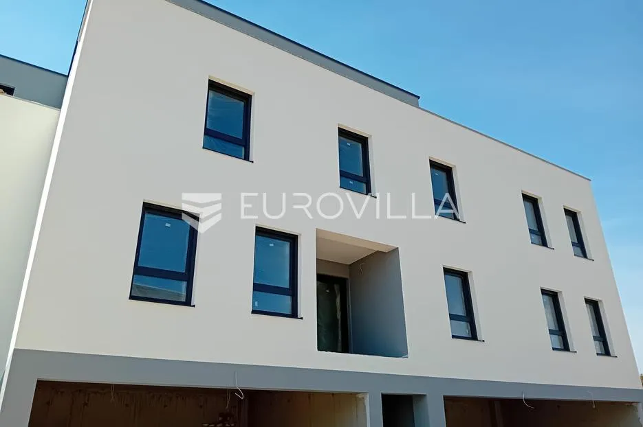 hvar, vrboska, trosoban stan u novogradnji neto korisne površine 104 m² - slika 7