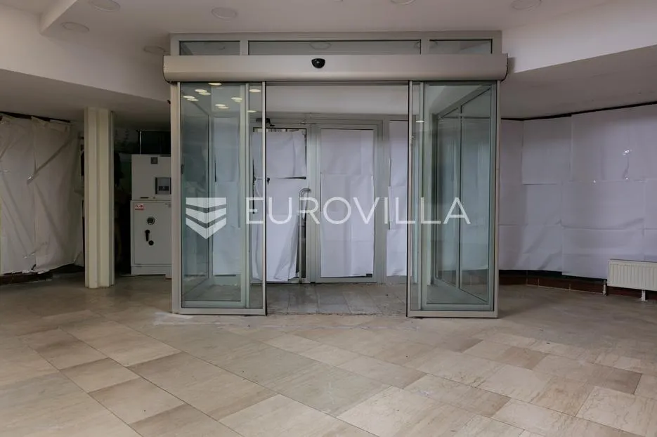 centar rijeke, prizemni poslovni prostor 169 m² s dva izloga, dugoročni najam - slika 2