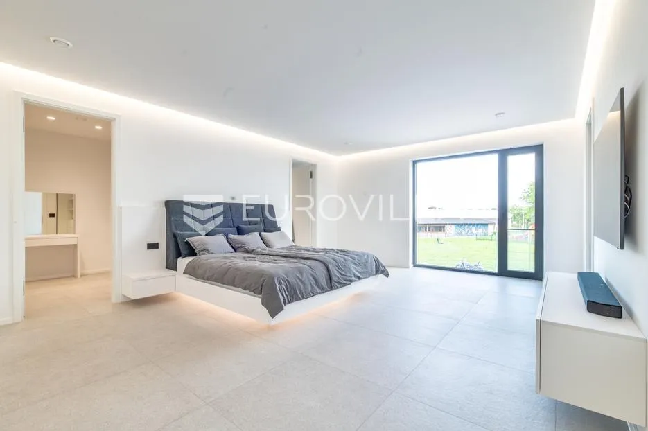 zagreb, sesvete, luksuzna smart vila s bazenom, 390 m2 - slika 14