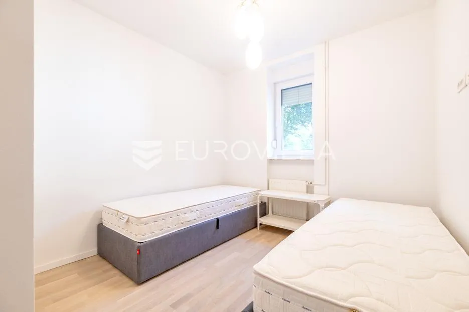 zagreb, britanski trg, prekrasan trosoban stan 84 m2 + gm - slika 5