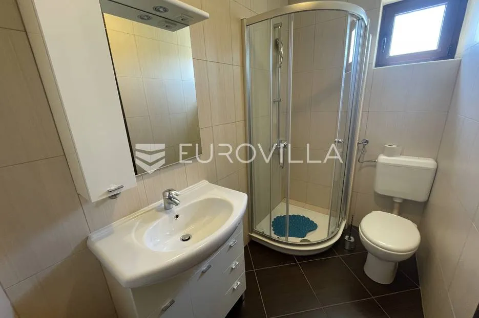 otok rab, barbat, villa sa pet apartmana 500 m² s bazenom - slika 14