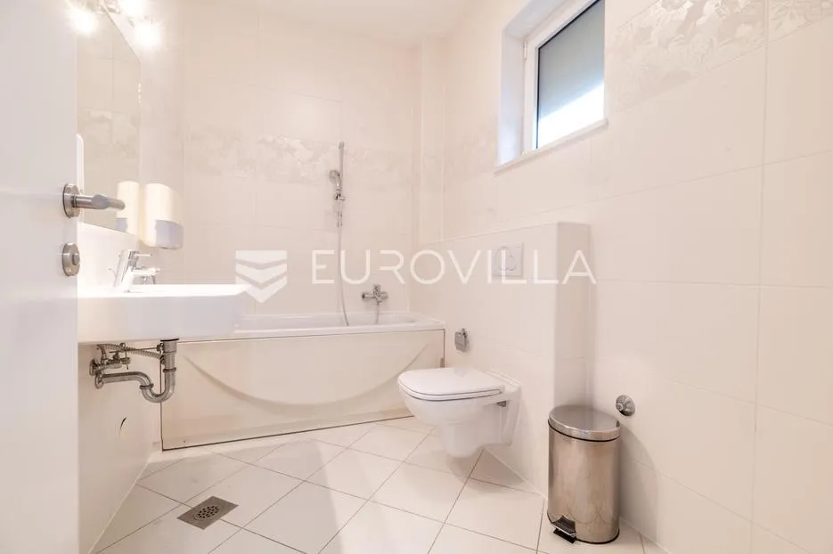 zagreb, gajnice, poslovna zgrada novije gradnje s tri stana, vrtom, ostavom i garažom, 453 m² - slika 22