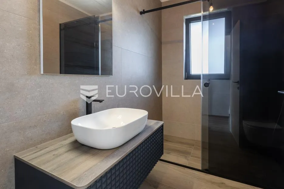 medulin, kvalitetna i moderna duplex kuća b, s grijanim bazenom 30 m² i garažom, 146 m² - slika 20
