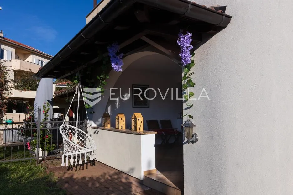 krk, malinska, trosoban stan 72 m² s privatnom okućnicom od 96 m² i parkingom - slika 2