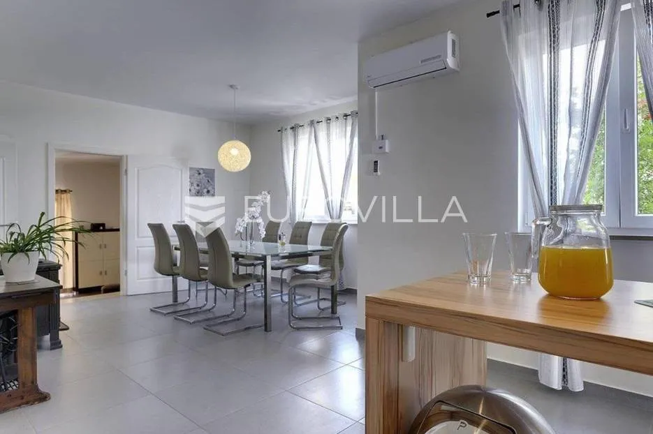 moderna villa s bazenom i teretanom na prestižnoj lokaciji u medulinu - slika 20