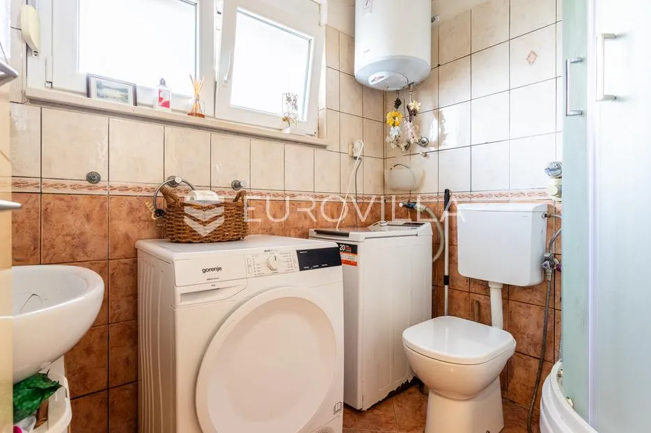 split, brda, dvosoban stan s vrtom - slika 10