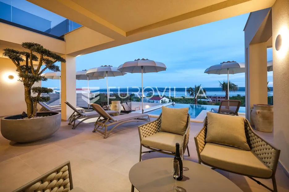 zadar, maslenica, luksuzna vila s bazenom i neometanim pogledom na more 254 m² - slika 44