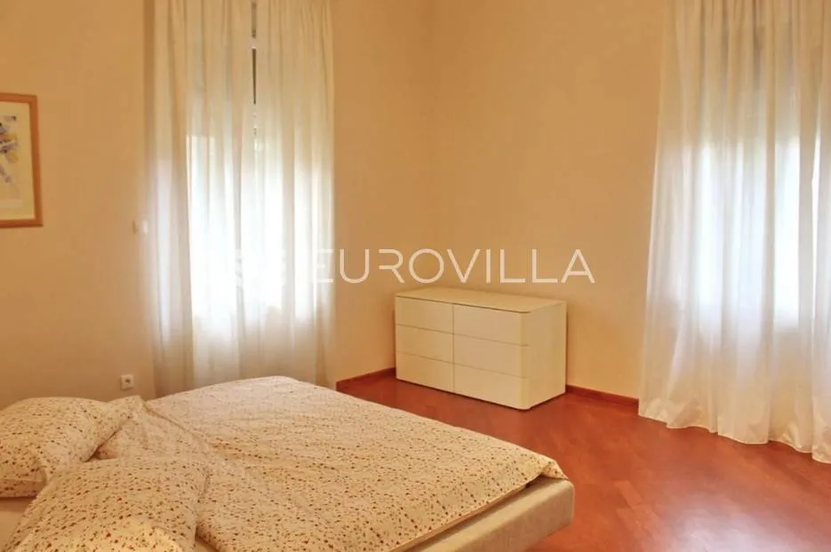 opatija, luksuzan trosoban stan nkp 197 m2 + 4 vpm - slika 12
