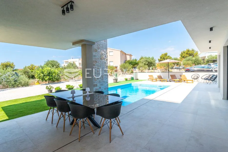 brodarica, moderna vila s bazenom, 283,62 m² - slika 5