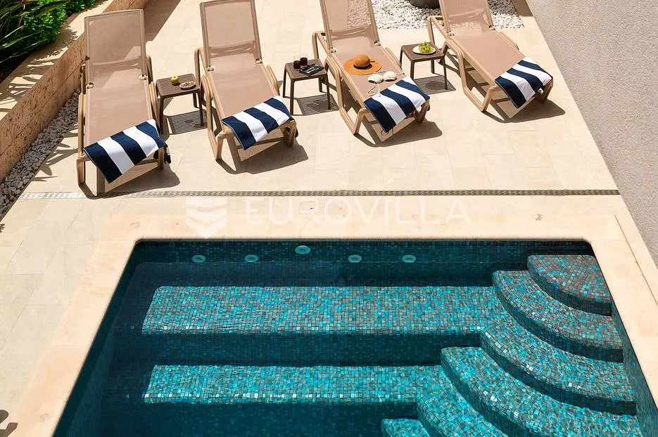 trogir - marina, luksuzna vila s bazenom i wellnessom - slika 20