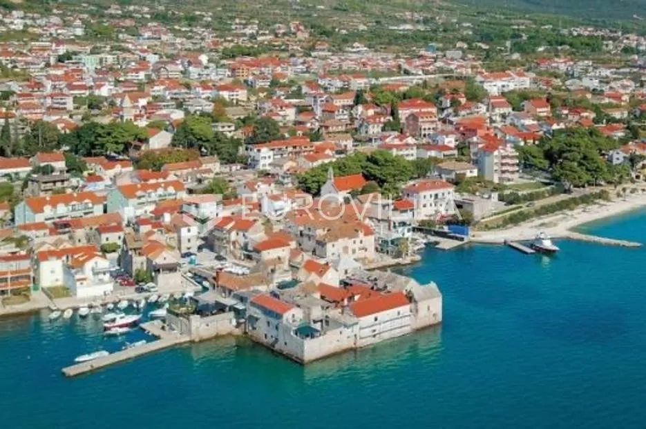 split, okolica, kaštela, građevinsko zemljište 1380 m², 50m od mora - slika 2