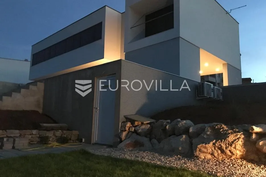 krk, luksuzna vila od 260m2 na parceli od 885m2 - slika 5