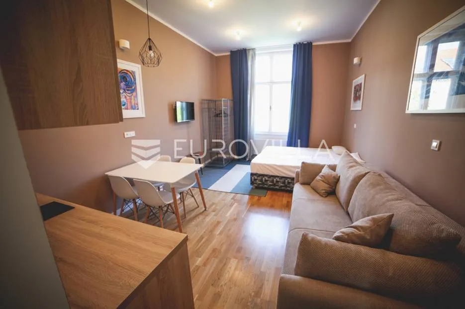 Centar stan 205m2 podijeljen na 5 apartmana i sobu - Zagreb
