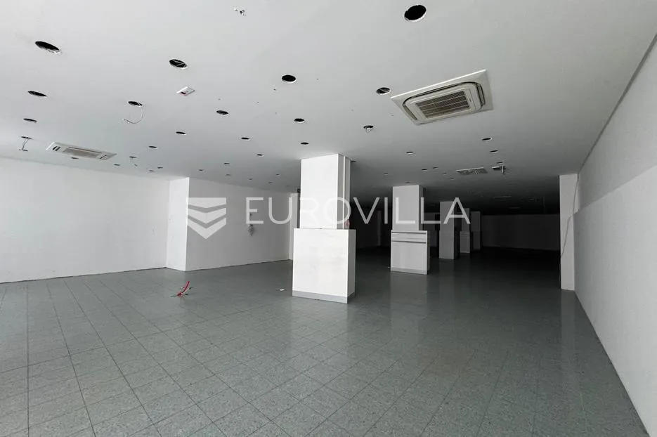 đakovo, centar, prostrani poslovni prostor 444 m² - slika 2