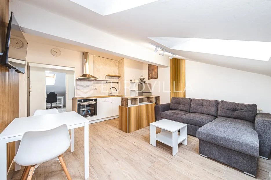 zagreb, jarun, funkcionalan trosoban stan 50 m² u potkrovlju - slika 2