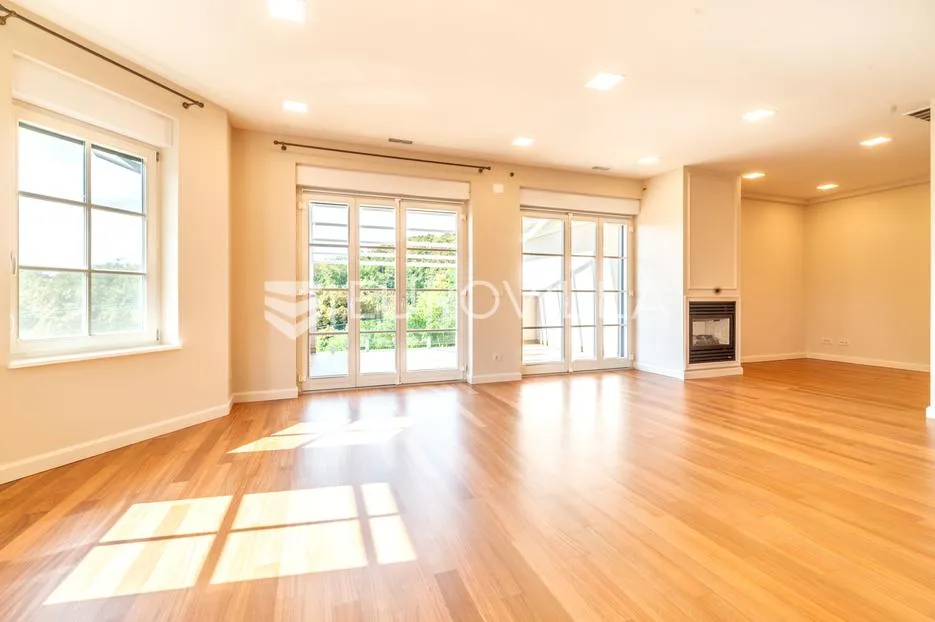 Zagreb, Remete, četverosoban penthouse s 2 parkirna mjesta i spremištem