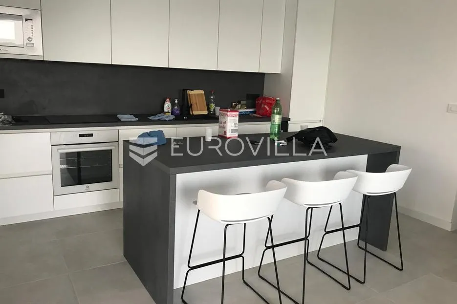 krk, luksuzna vila od 260m2 na parceli od 885m2 - slika 21