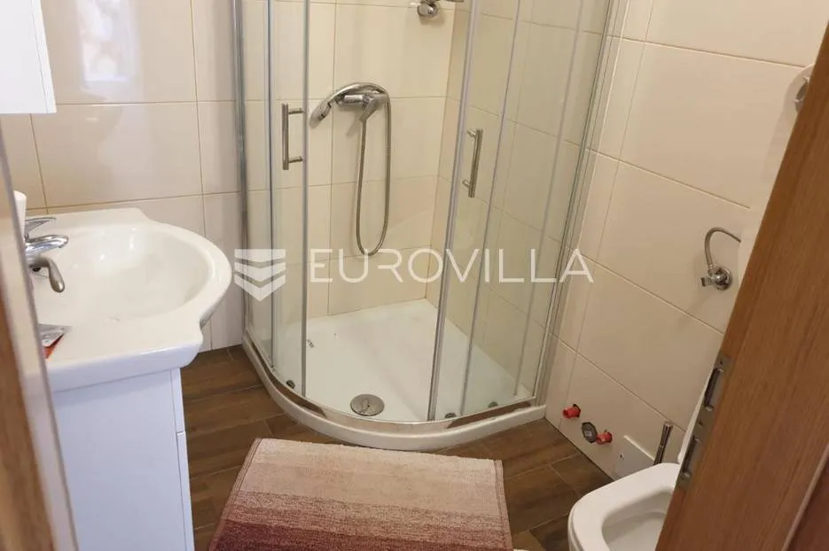 medulin, manja samostojeća kuća nkp 121 m2 na svega 150 m od mora - slika 14