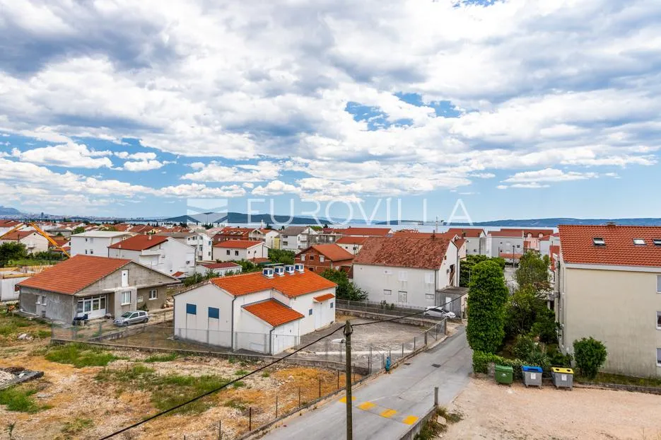 kaštel lukšić, trosoban penthouse s krovnom terasom i dva parkirna mjesta - slika 32