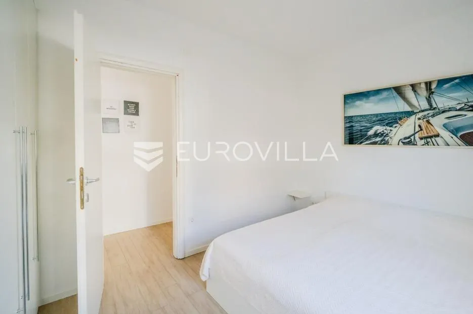 crikvenica, kuća s četiri apartmana, bazenom, uhodan turistički posao s pogledom na more - slika 26