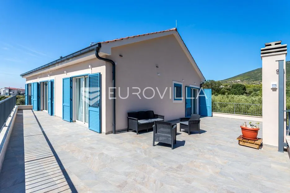 kaštela, novoizgrađena vila na mirnoj lokaciji - slika 27