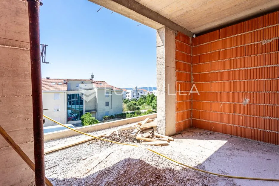 kaštel lukšić, trosoban penthouse s krovnom terasom i dva parkirna mjesta - slika 39
