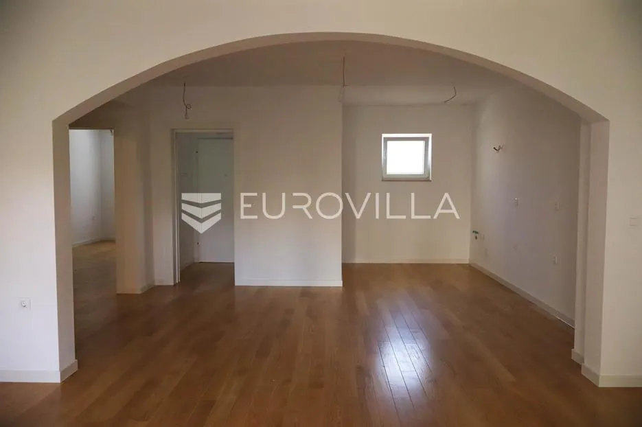 zadar, novi bokanjac – dvoetažni stan površine 140 m2 s predivnim vrtom od 95 m2 - slika 7