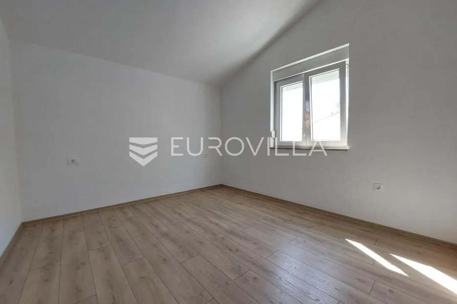 istra, šišan, moderan trosoban stan s terasom u mirnom dijelu šišana - slika 11