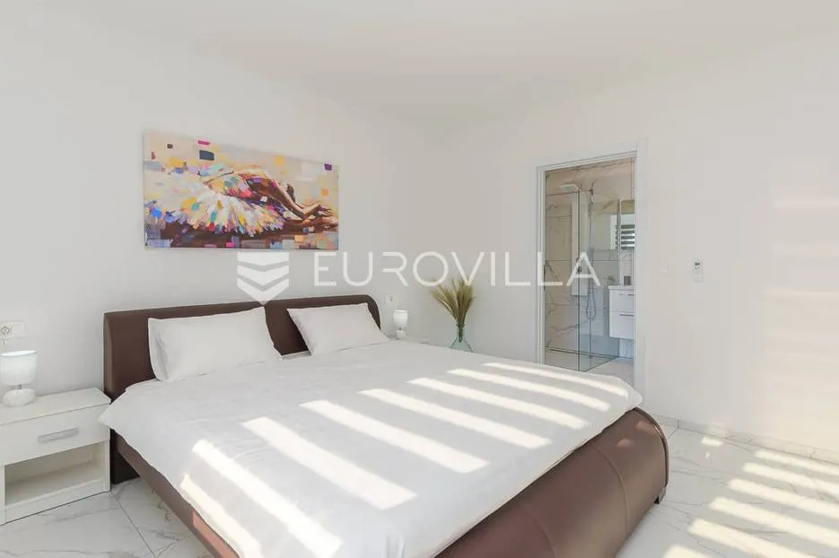 istra, juršići - prekrasna i moderna kuća 243 m2, bazen 40 m2, jacuzzi - slika 15