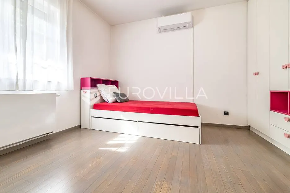zagreb, jelekovići, prekrasna vila nkp 303,5 m2 na parceli 1786 m2 - slika 16